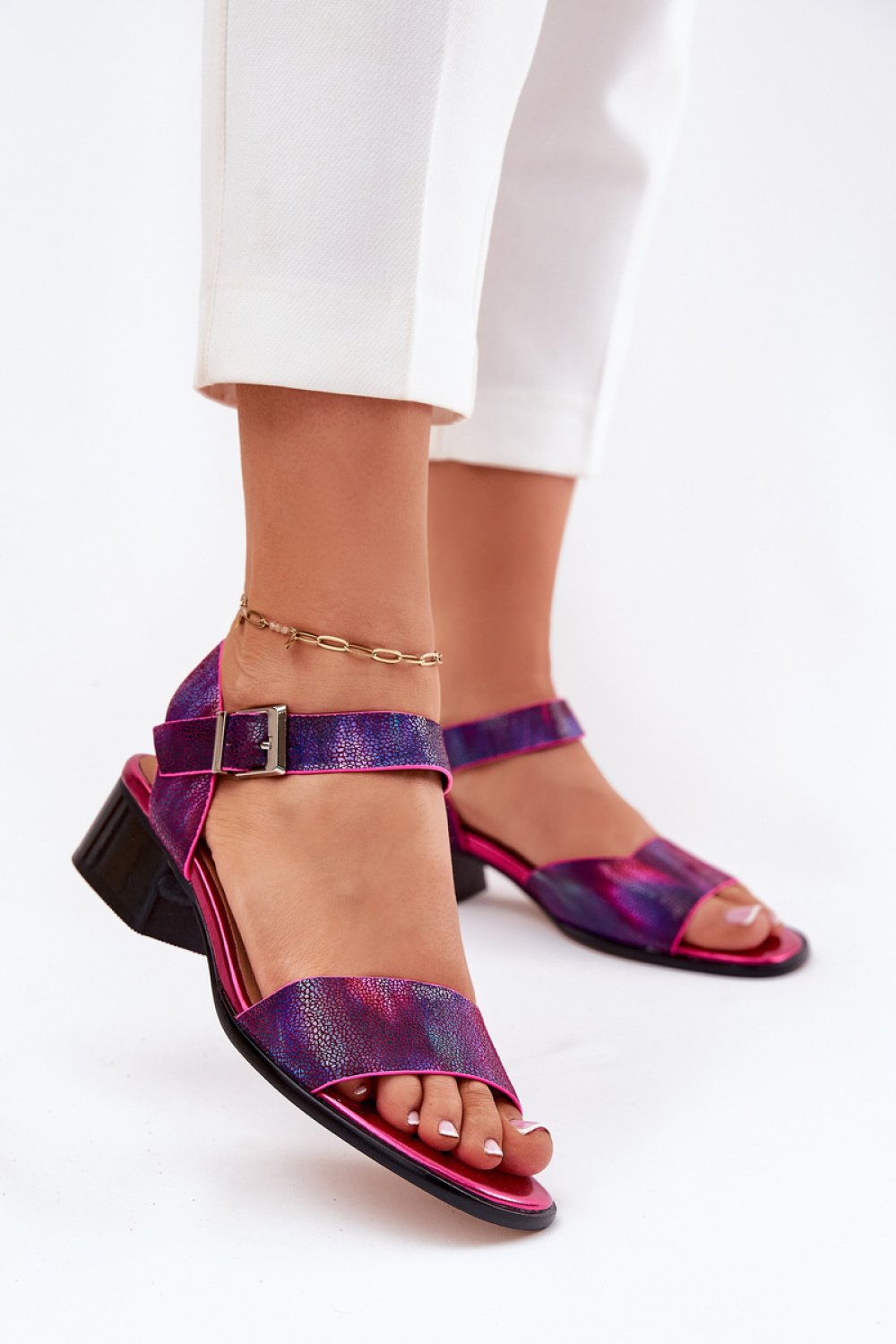 Heel sandals Step in style