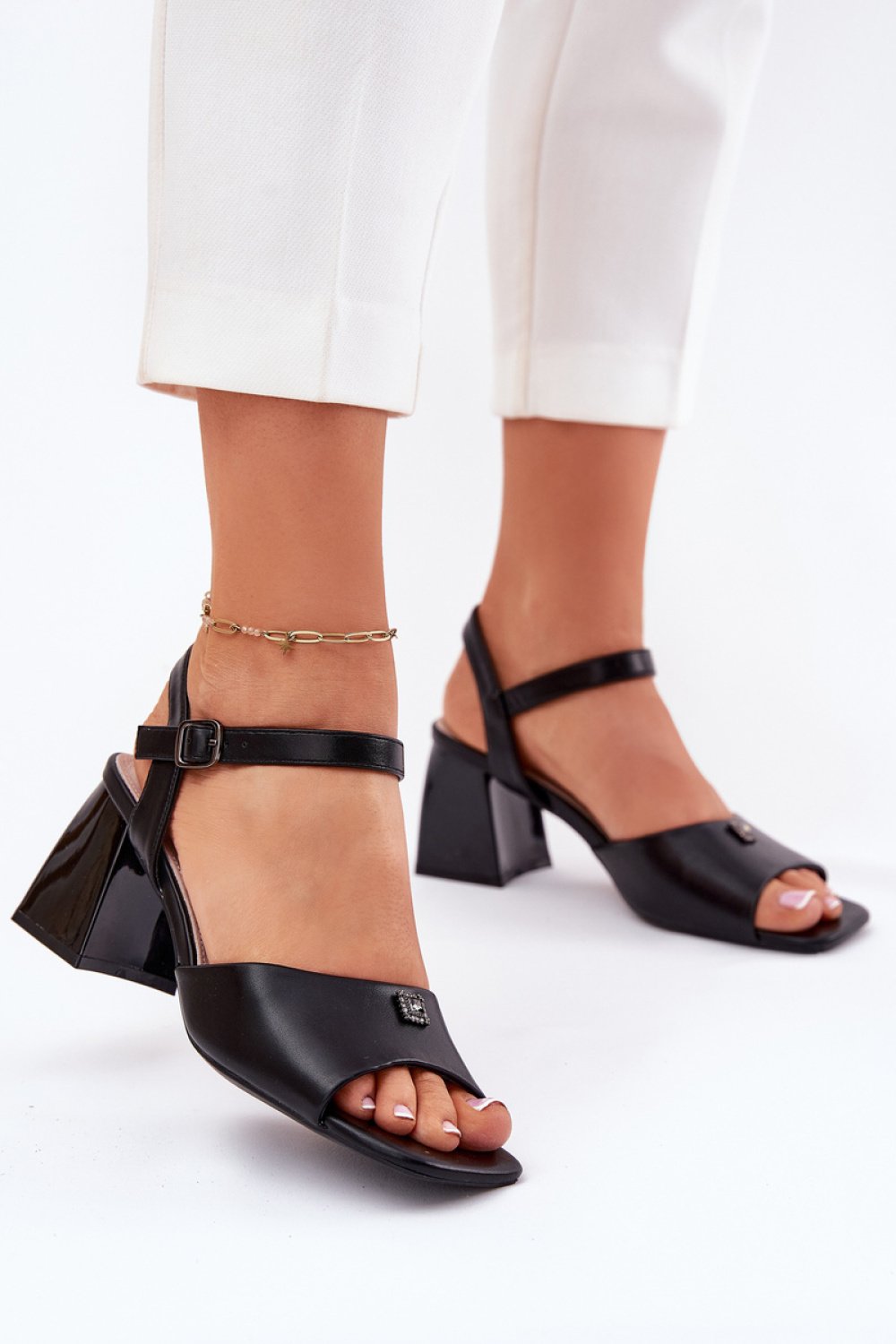Heel sandals Step in style