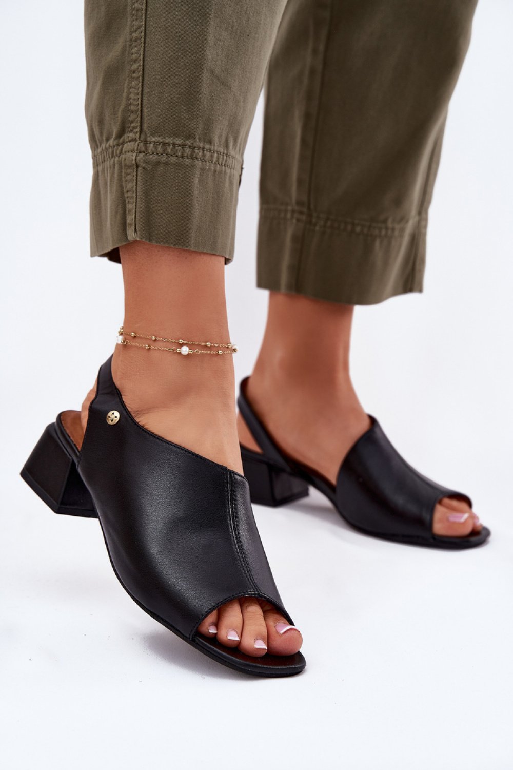 Heel sandals Step in style