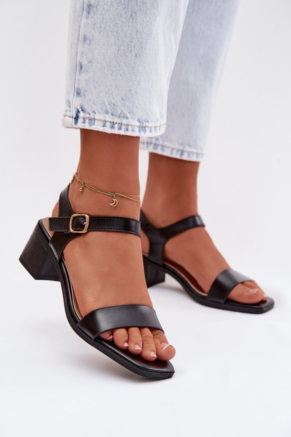 Heel sandals Step in style