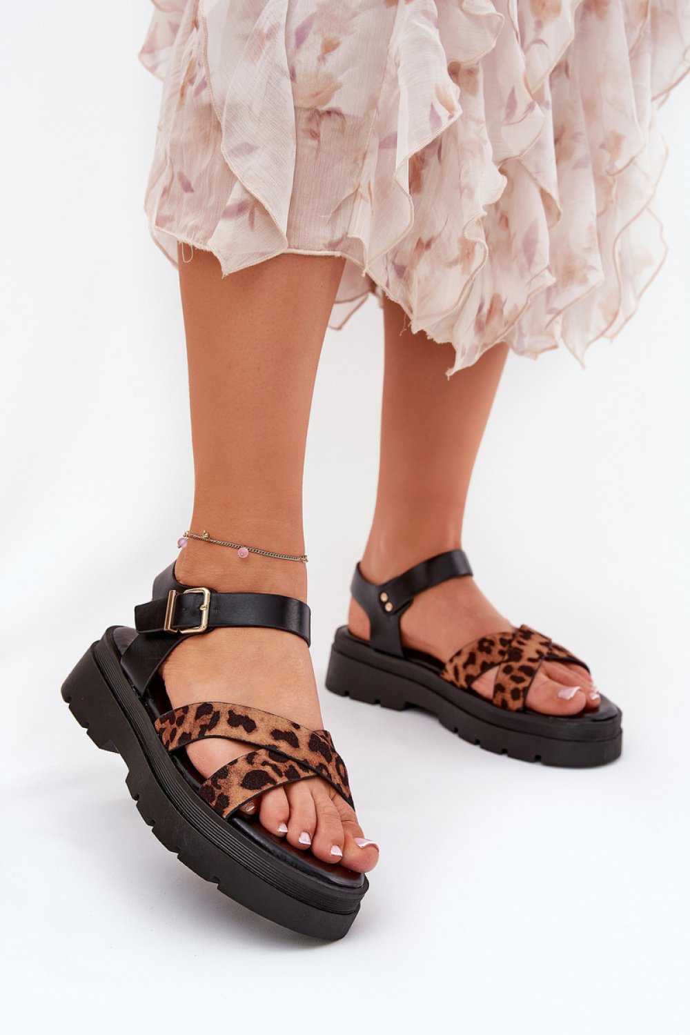 Platform sandals Step in style