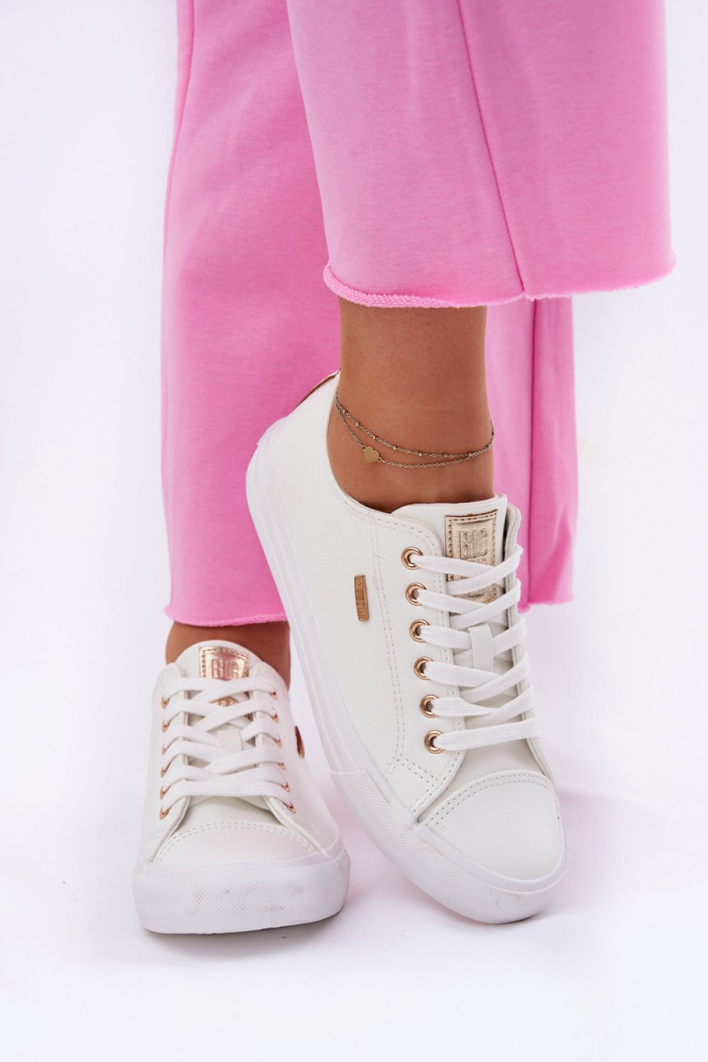 Sneakers Step in style