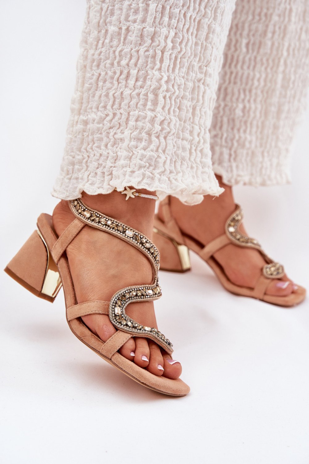 Heel sandals Step in style