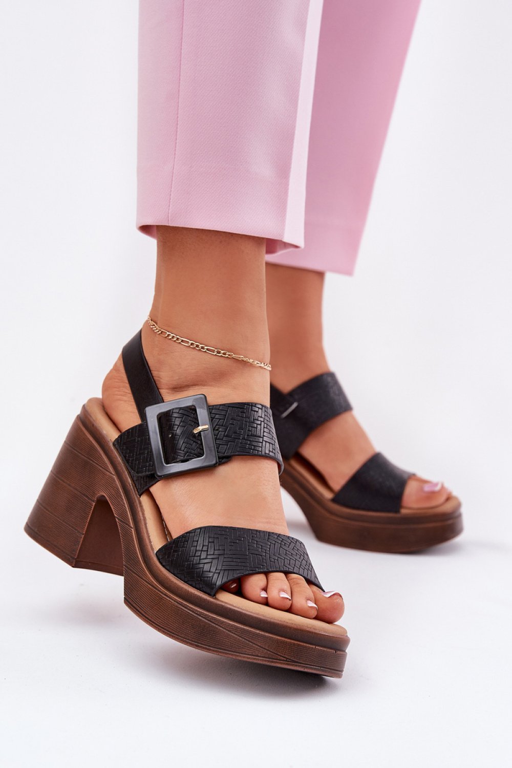 Heel sandals Step in style