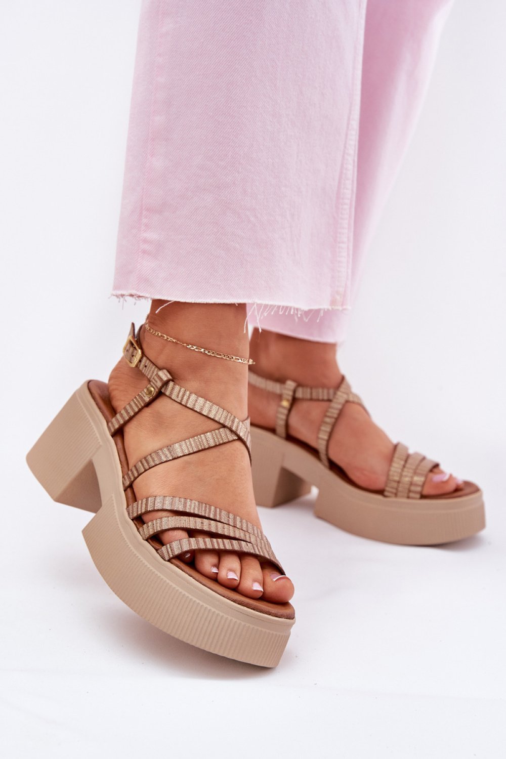 Heel sandals Step in style