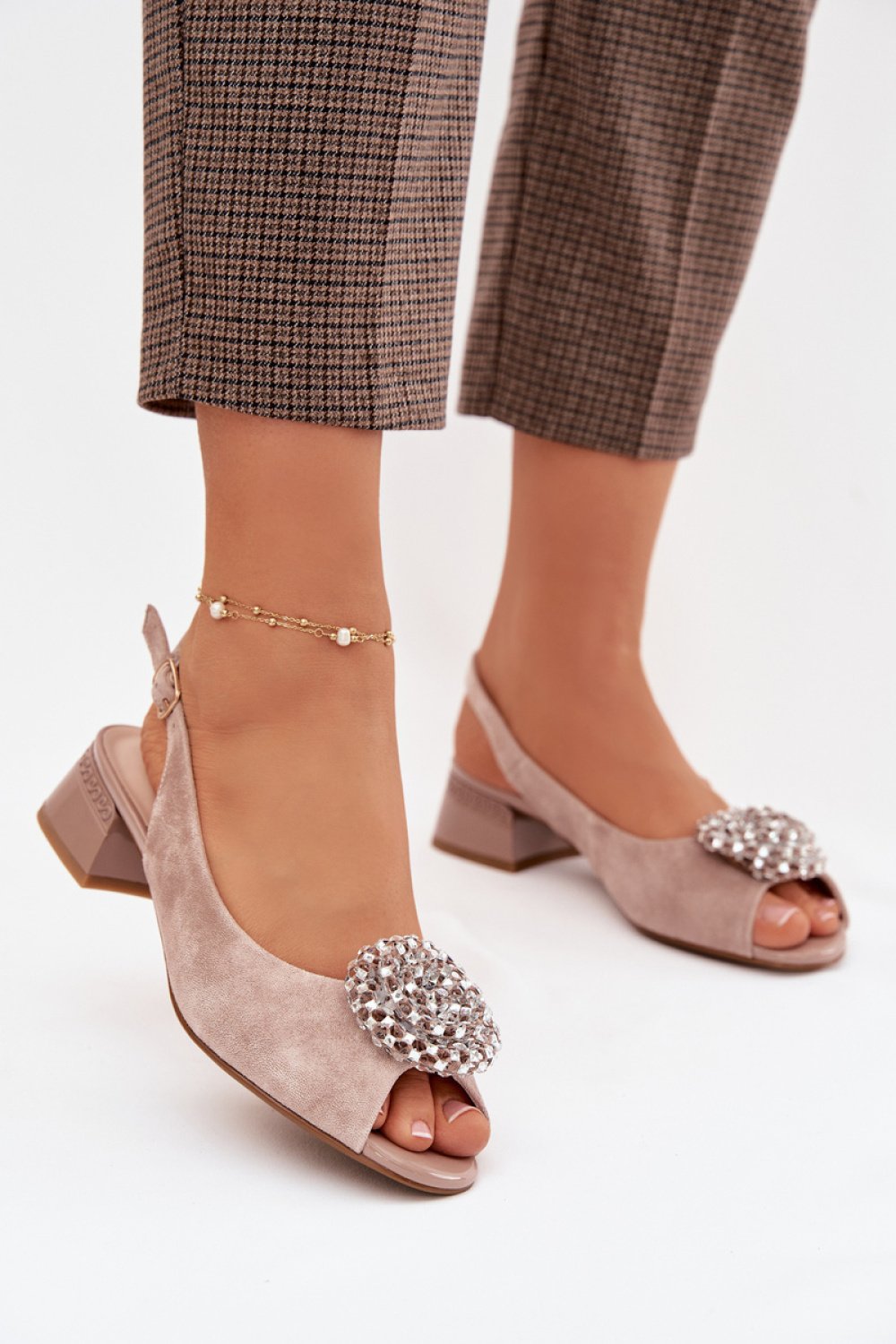 Heel sandals Step in style