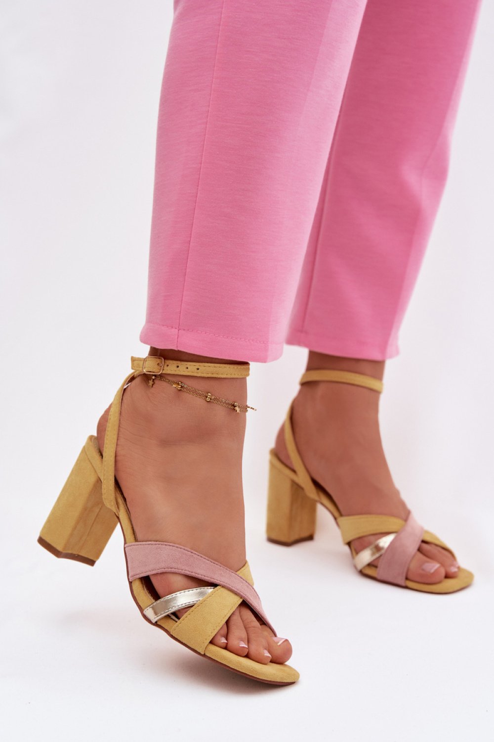 Heel sandals Step in style