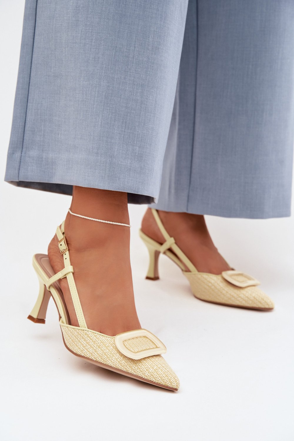 Heel sandals Step in style