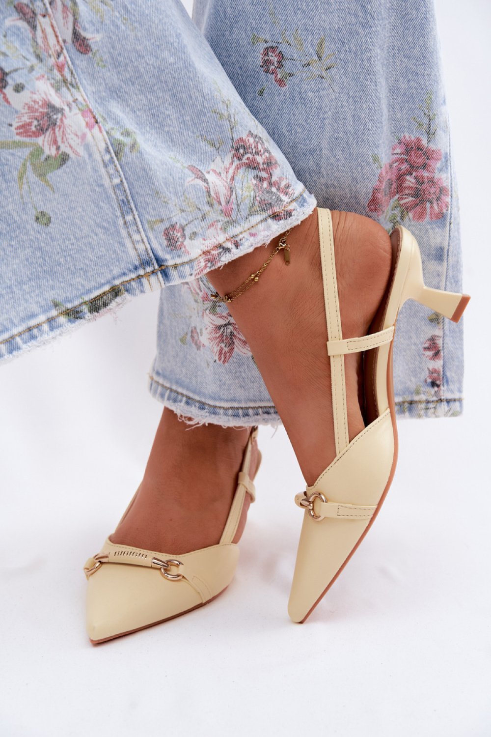 Heel sandals Step in style