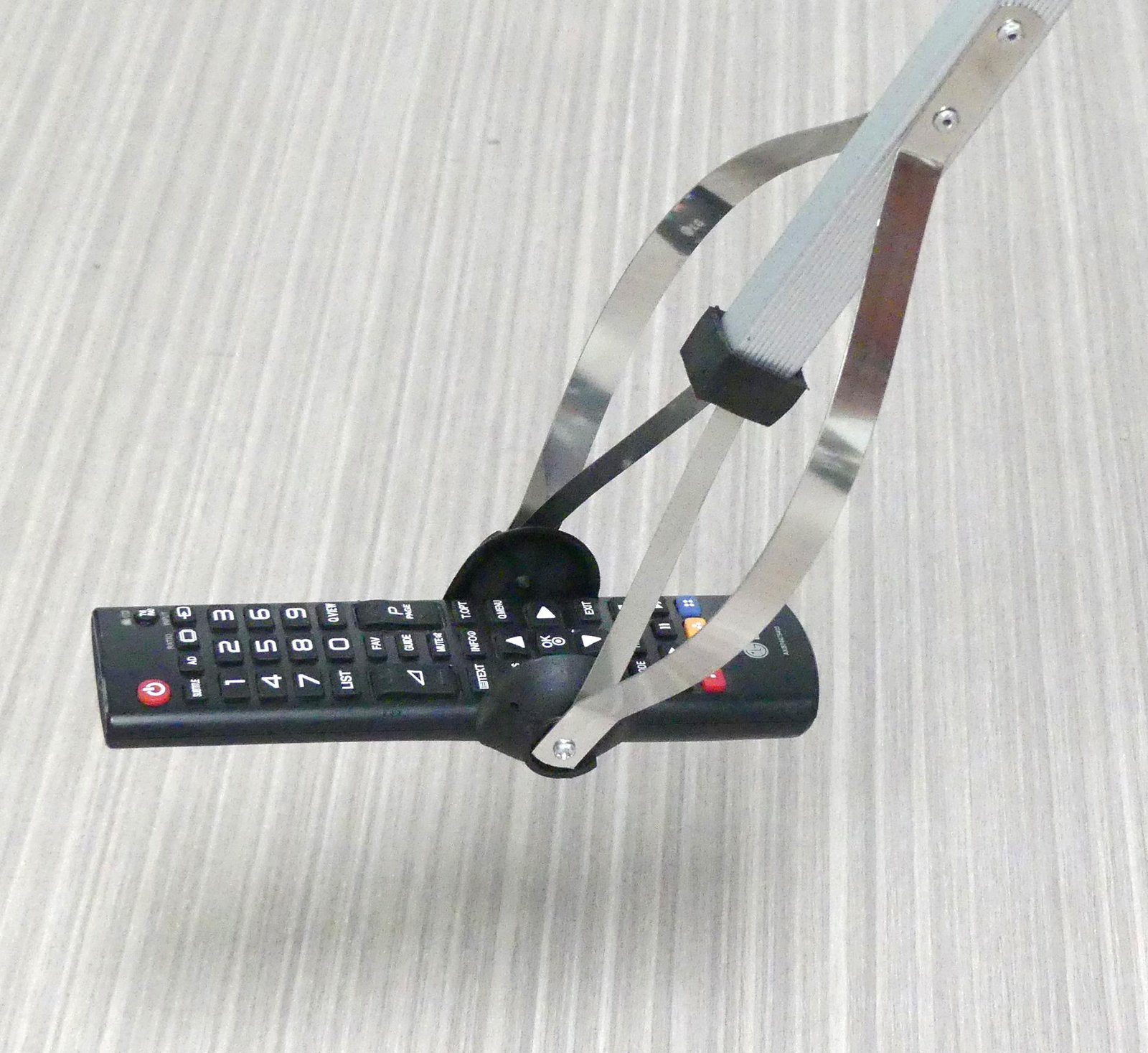 Wellys Foldable Gripper/Folding Pick Up Tool - Image 3