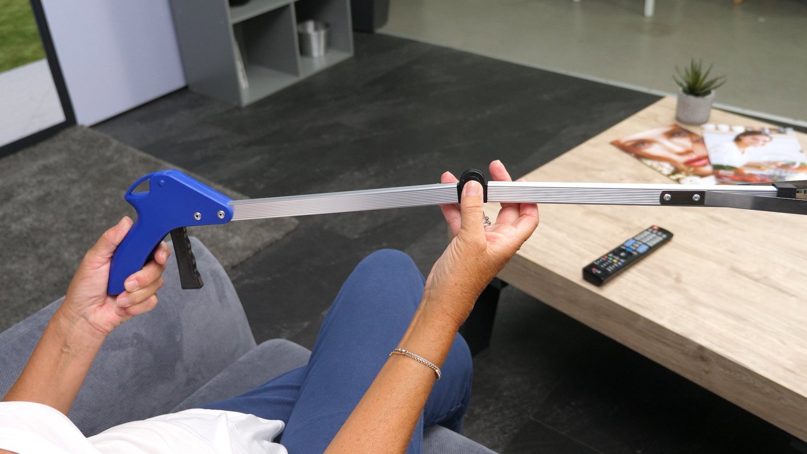 Wellys Foldable Gripper/Folding Pick Up Tool - Image 4