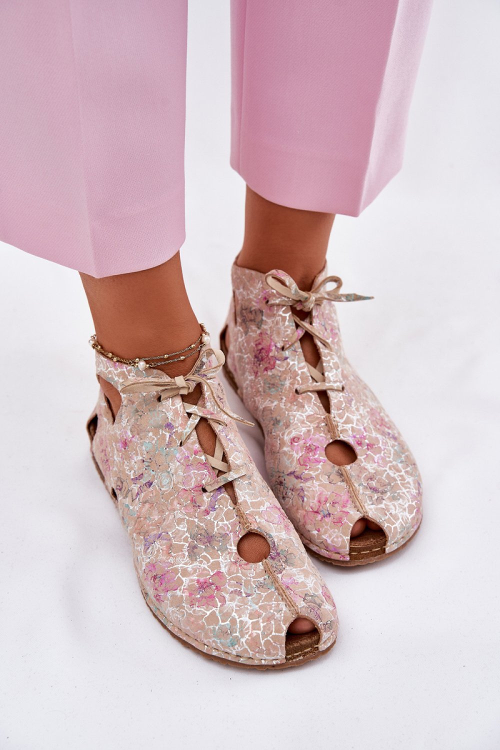 Boots Step in style - Image 3