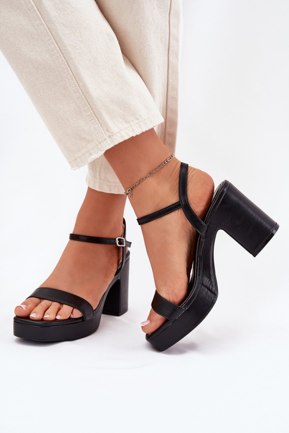 Heel sandals Step in style