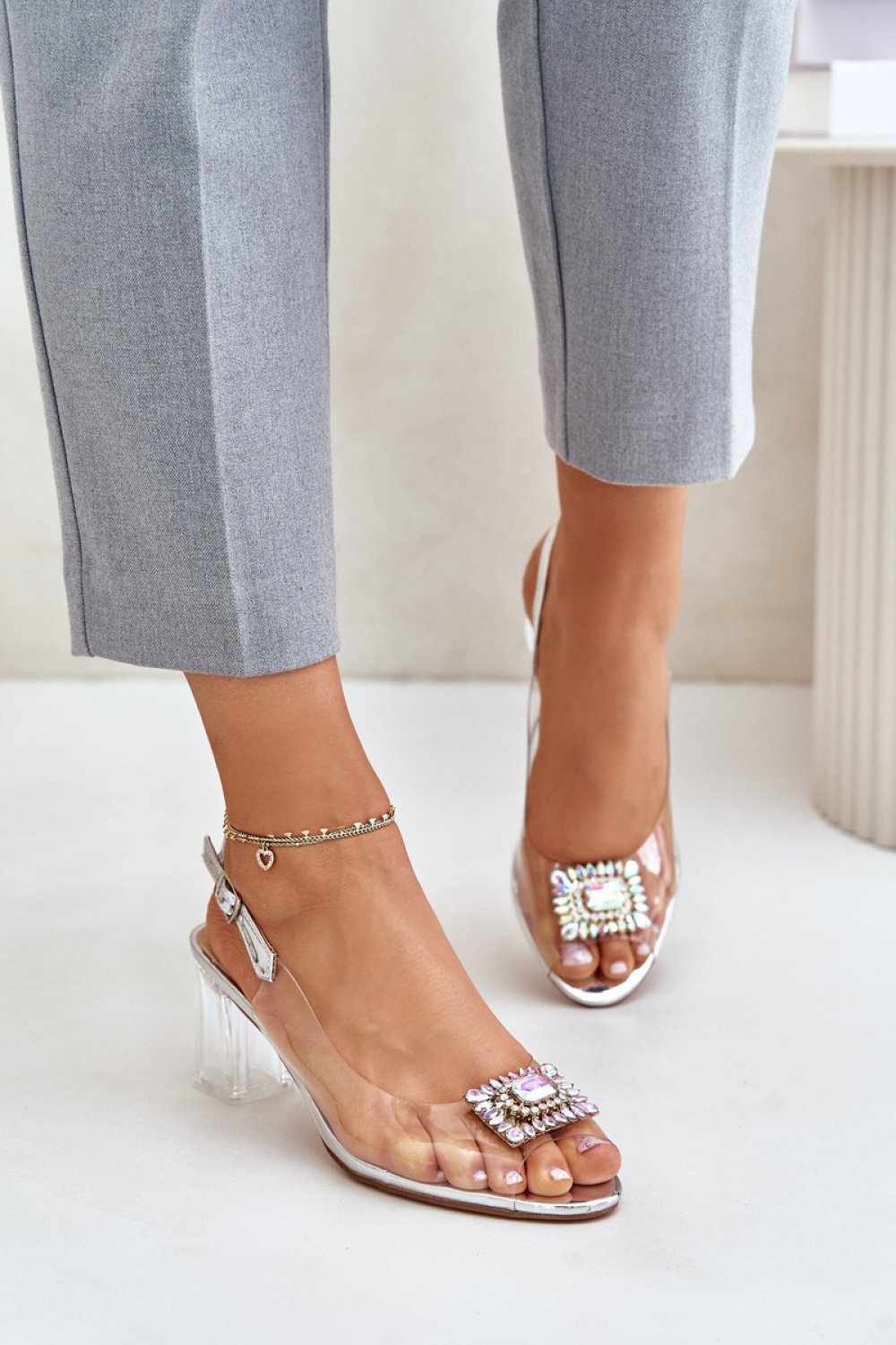 Heel sandals Step in style