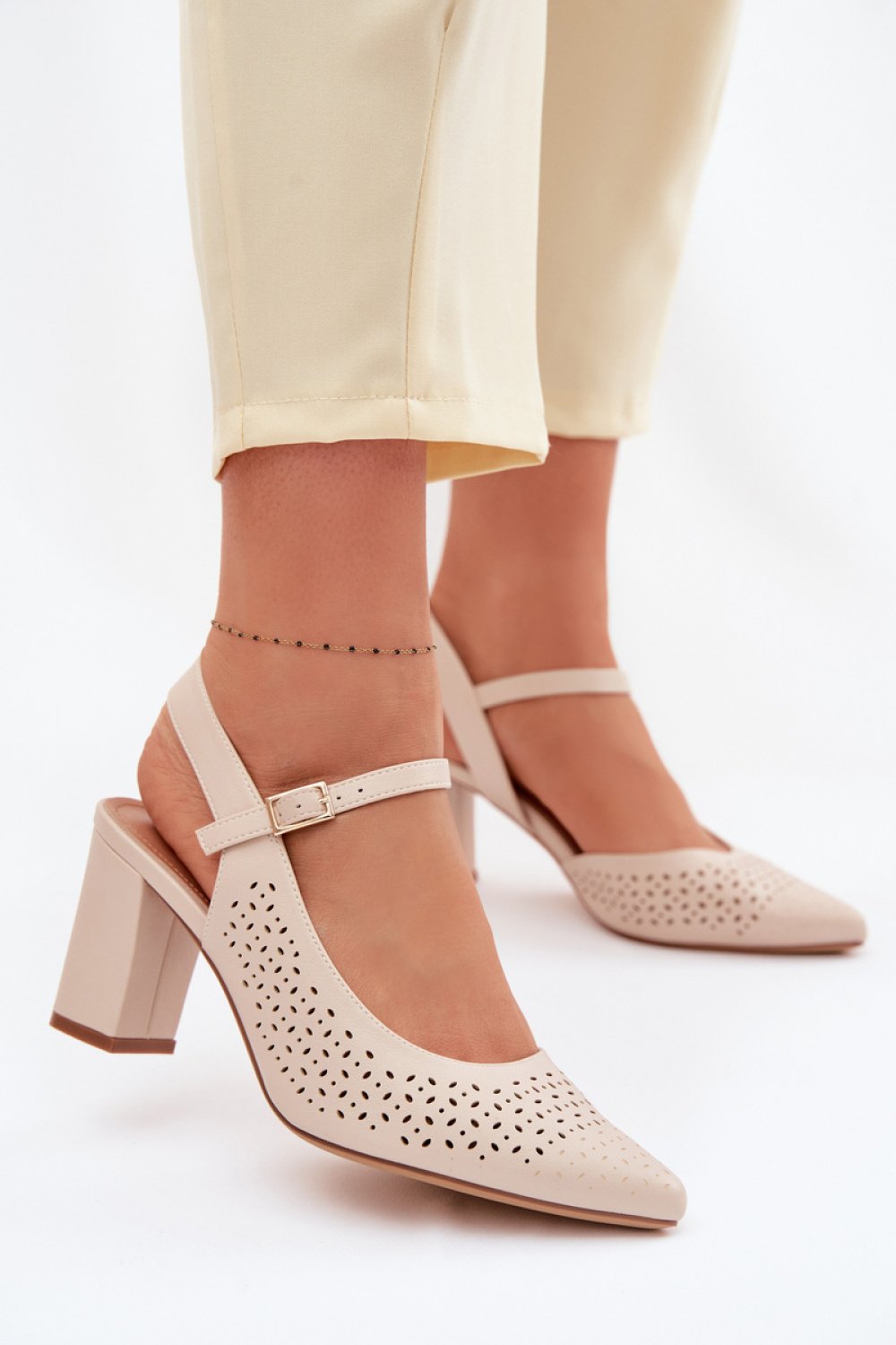 Heel sandals Step in style
