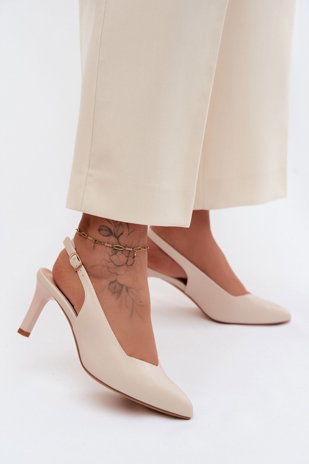 Heel sandals Step in style