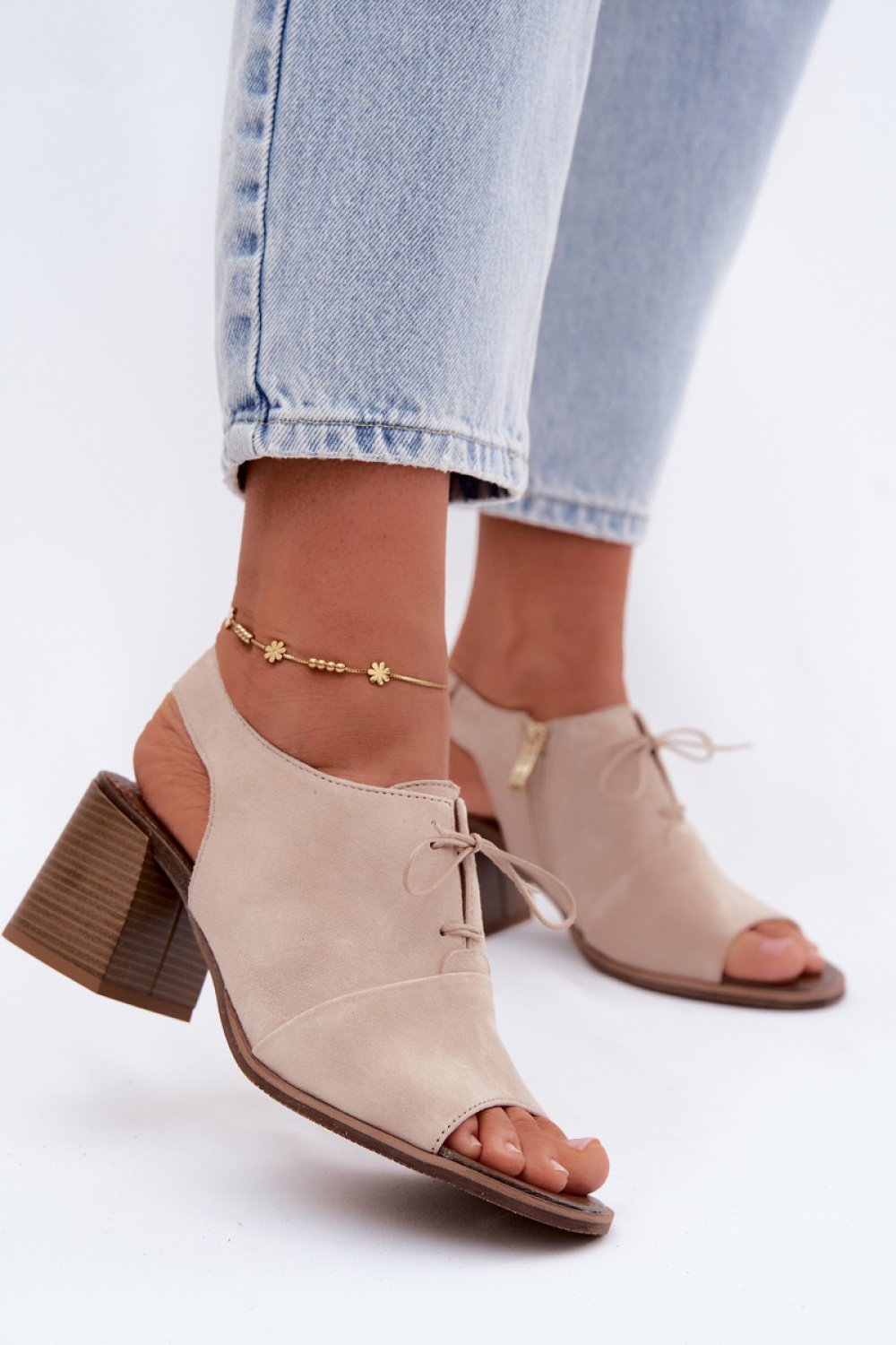 Heel sandals Step in style